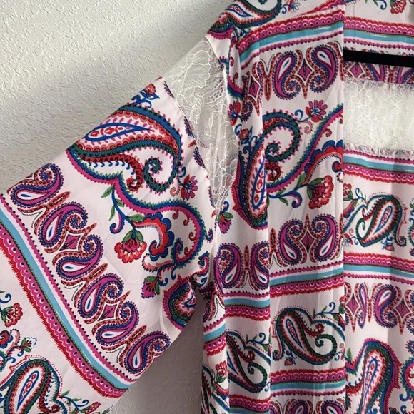 ❗️SOLD❗️Cato Pink and Purple Paisley Lace Accent Kimono - Picture 4 of 5